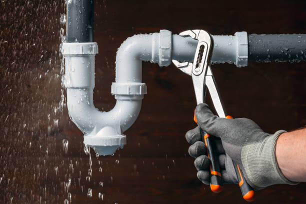 Professional Emergency Plumber technician working in Simpson, PA